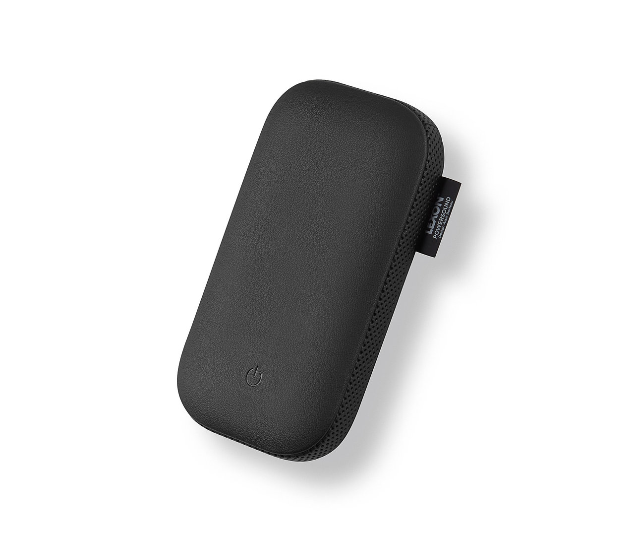 Schwarzer Lexon »POWERSOUND« Lautsprecher inklusive Powerbank liegt auf einem weißen Hintergrund.