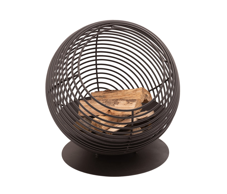 Schwarzer Design-Feuerkorb »Atlas« mit einem Holzstapel darin.