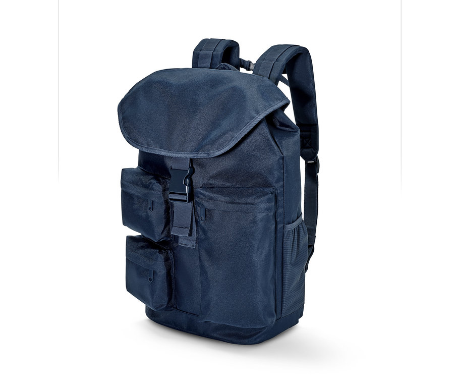 Ein marineblauer Outdoor-Rucksack mit Klappe und mehreren Taschen.