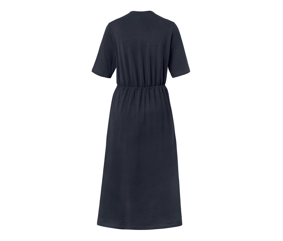 Ein marineblaues Jerseykleid mit kurzen Ärmeln und elastischer Taille.
