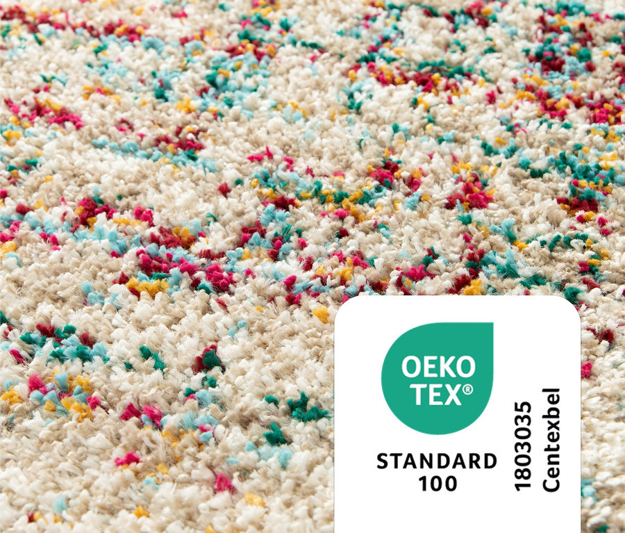 Nahaufnahme eines Teppichs »Relic« mit gedämpften Pastellfarben.