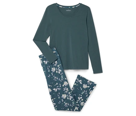Grüner Langarm-Pyjama mit geblümter Hose.