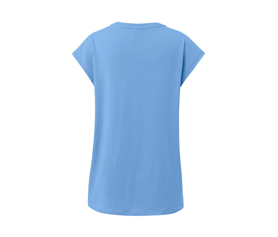 Blaues Sportshirt.