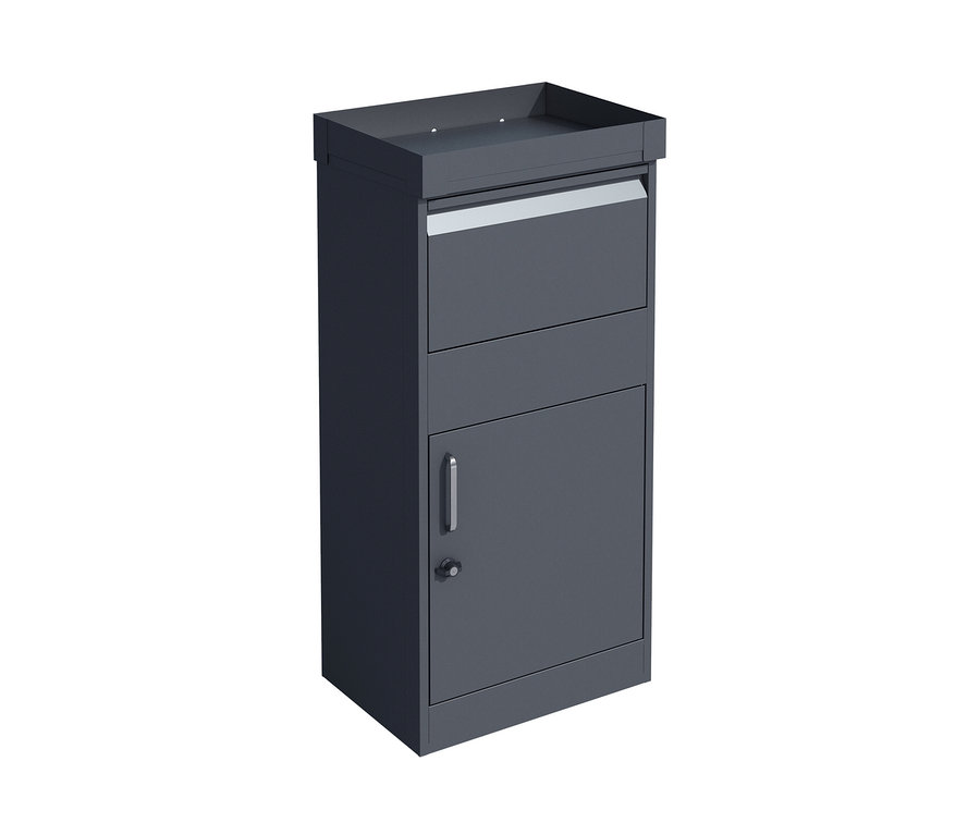 Eine dunkelgraue Paketbox mit Blumenkasten.