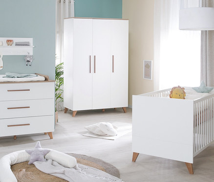 Kinderzimmer mit roba Kinderzimmerset »Ole« mit Bett, Wickelkommode und Schrank.