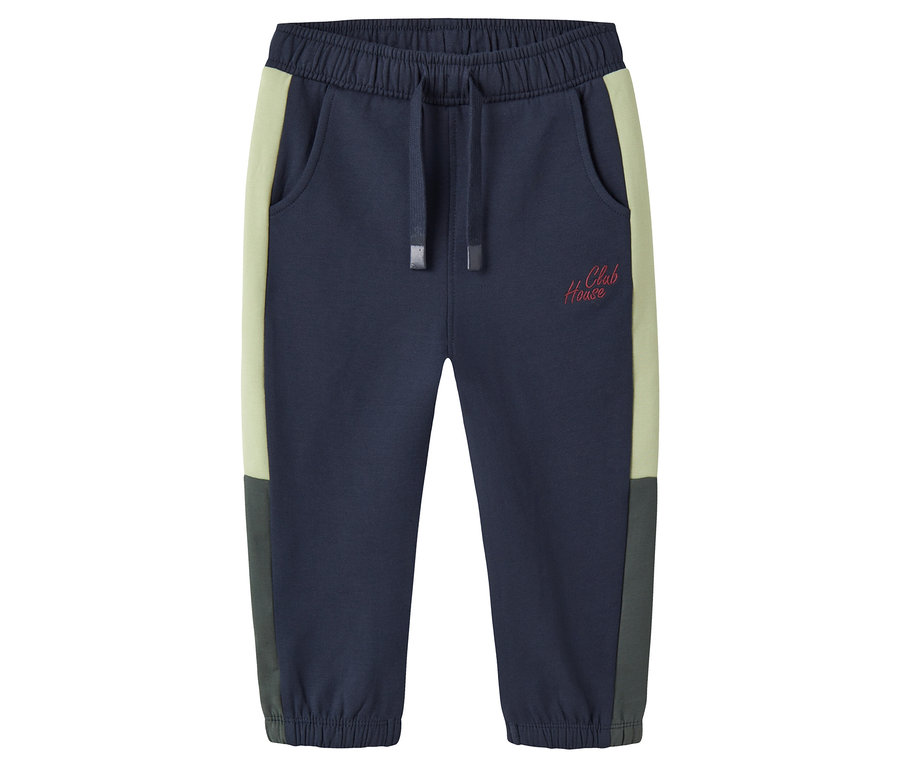 Die marineblaue NAME IT Sweathose mit Colorblock-Design liegt vor einem weißen Hintergrund.