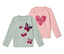 Zwei langärmlige Kinder T-Shirts, ein mintgrünes mit Schmetterlingen und ein rosa T-Shirt mit einem Herz.