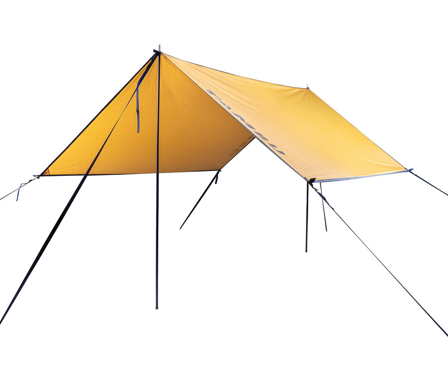 Das aufgebaute Tambu »CHADA« Tarp/Sonnensegel ist auf dem Bild zu sehen.