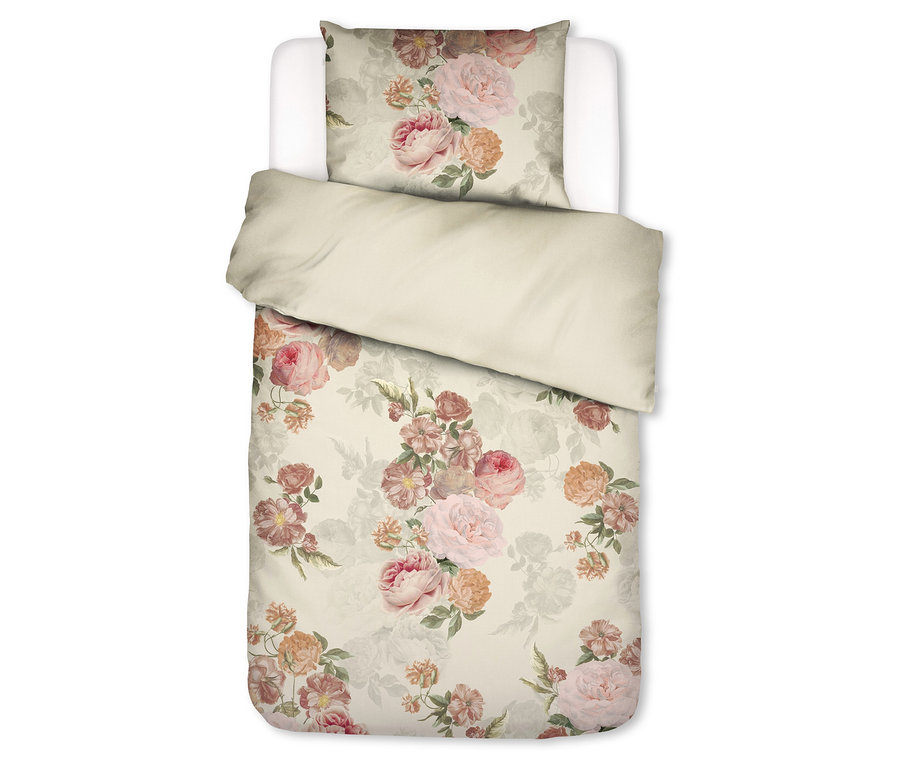 Essenza Satin-Bettwäsche »Orianna« mit floralem Muster aus rosa und pfirsichfarbenen Rosen auf beigem Grund.