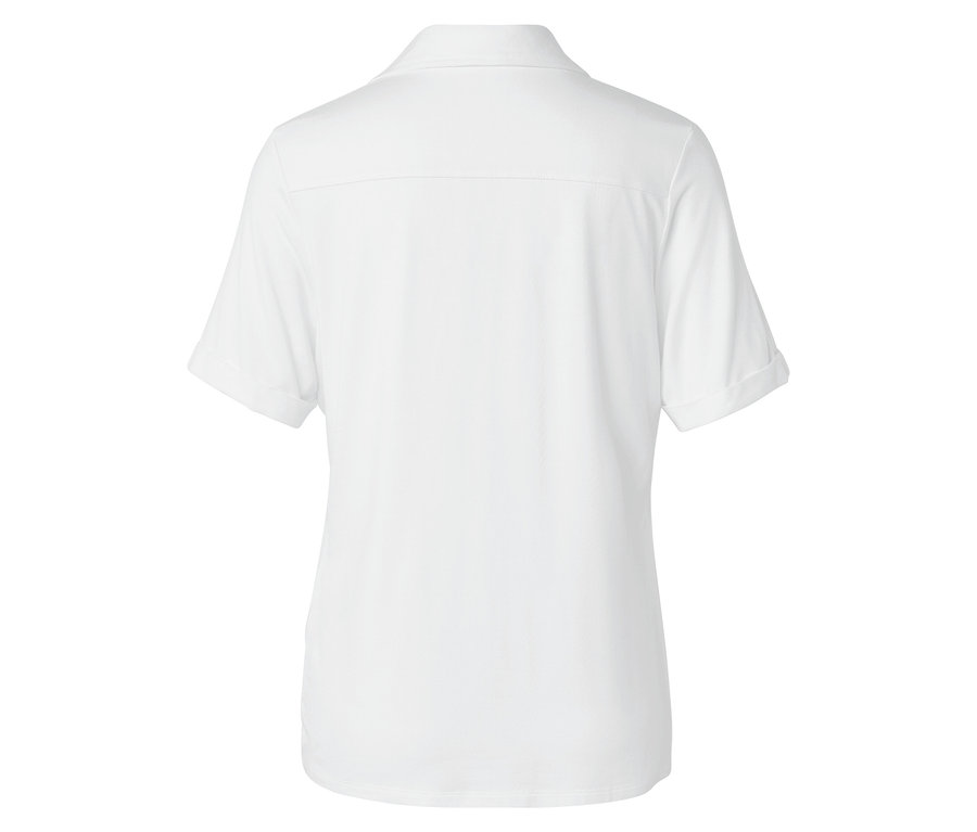 Rückansicht eines weißen Poloshirts mit kurzen Ärmeln.