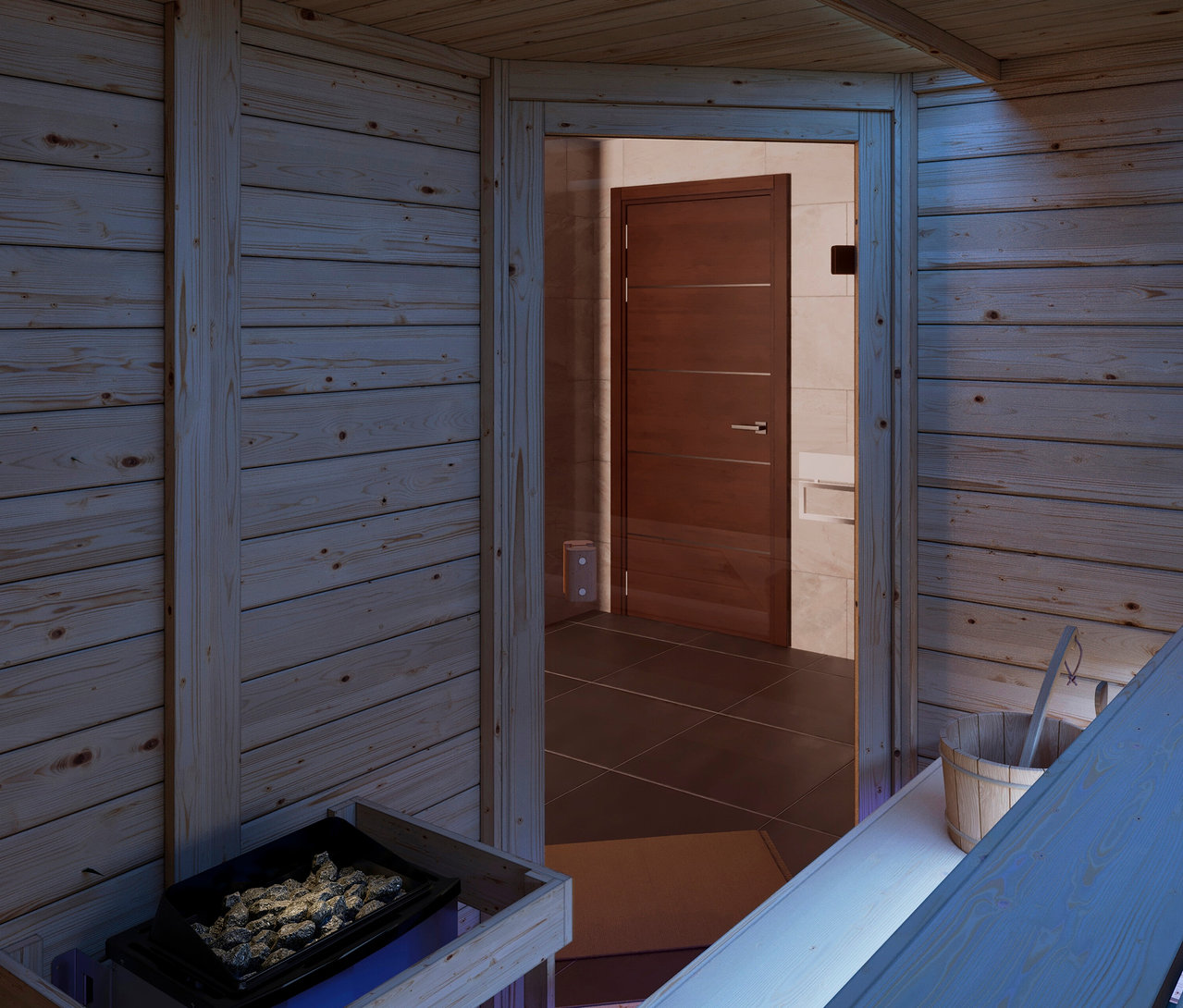 Innenansicht einer Holzsauna mit offener Tür zu einem gefliesten Raum mit einer dunkelbraunen Tür. Links befindet sich ein Saunaofen mit glühenden Steinen, rechts stehen ein Holzeimer und eine Kelle auf einer Bank.