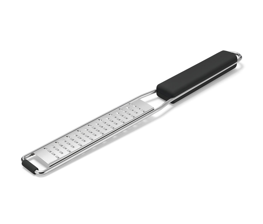 Eine Handreibe mit silberner Metallbasis und schwarzem Griff.