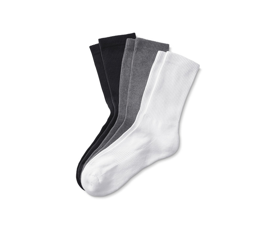 Drei Paar Sportsocken in Schwarz, Grau und Weiss.