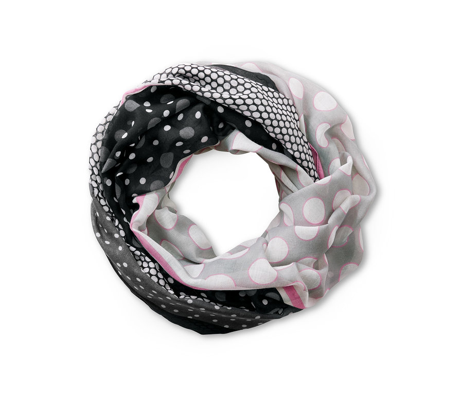 Ein Loop-Schal mit schwarzen und grauen Punkten.