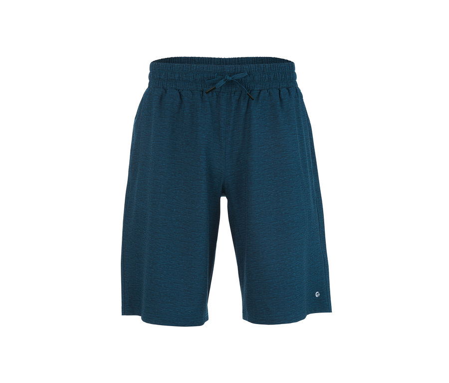 Blaue Sportshorts.