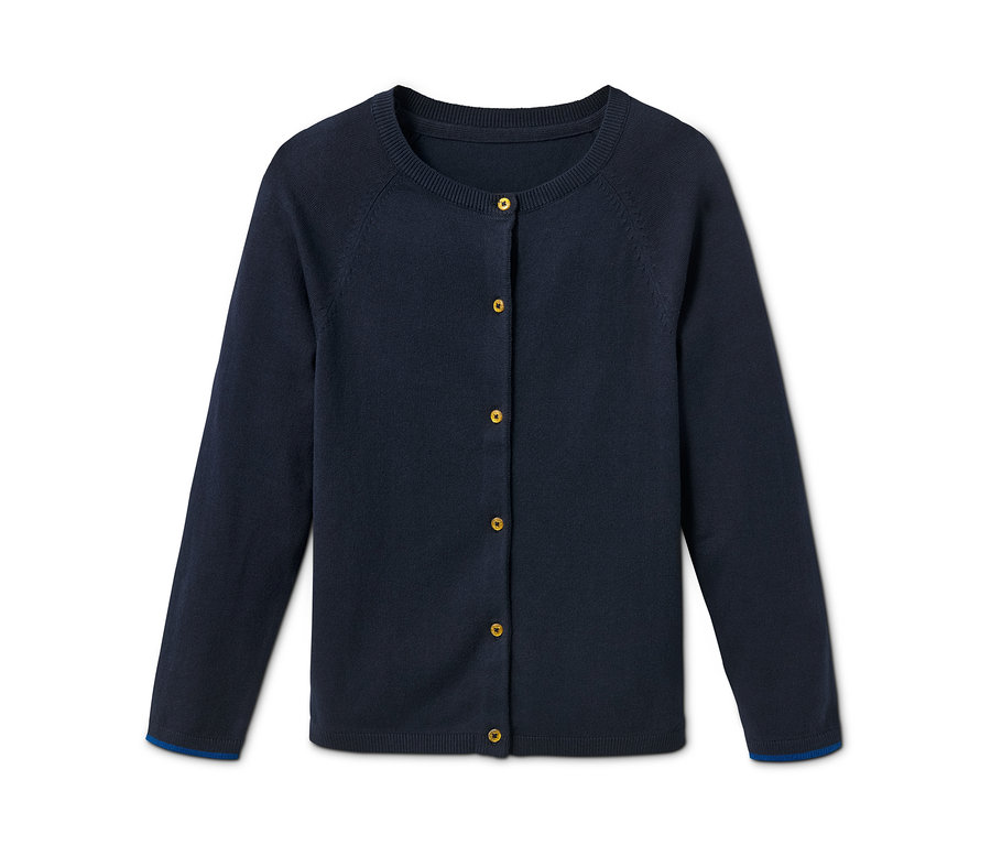 Blaue Strickjacke mit Knöpfen.