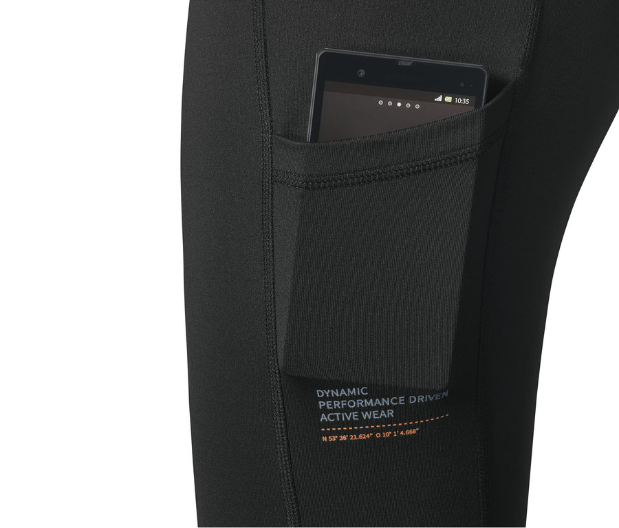 Detail einer 3/4-Sporttight mit einem Smartphone in der Tasche.