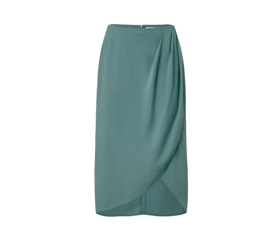 Ein gewickelter Rock in Blaugrün.