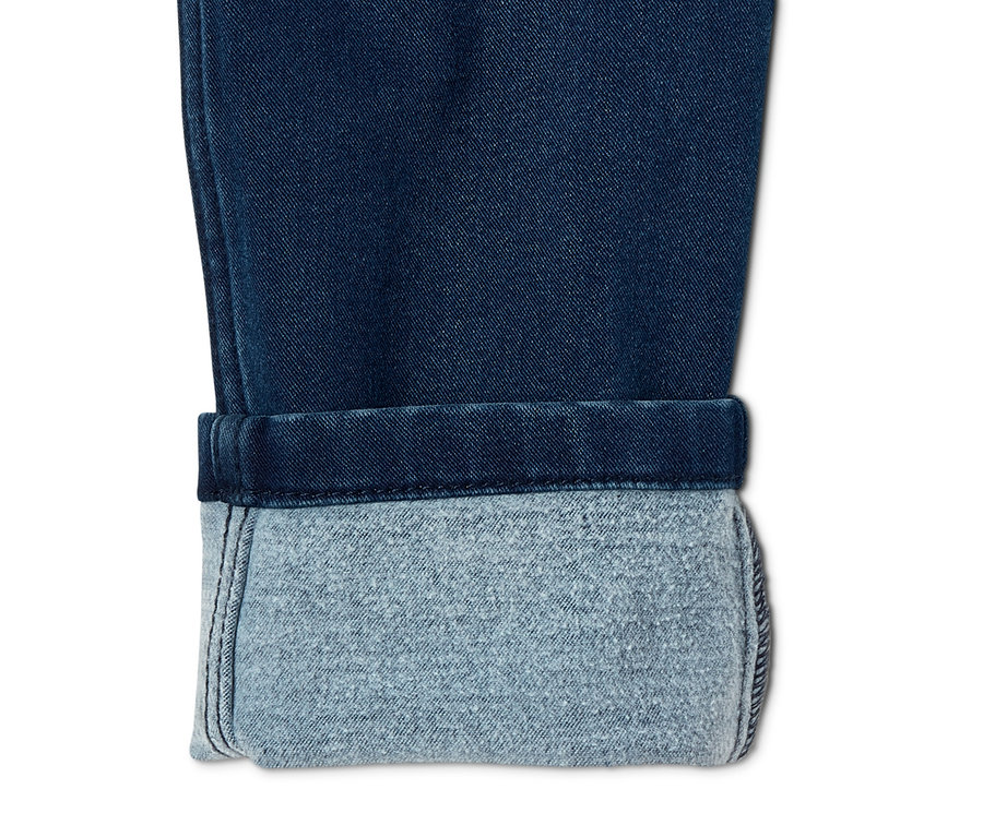 Detailaufnahme einer dunkelblauen Thermotreggings mit umgeschlagenem Saum.