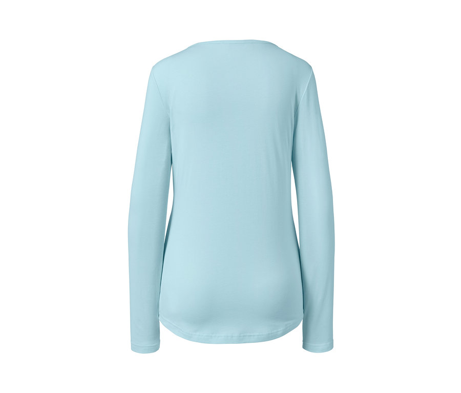 Blauer, langärmeliger Pyjama.