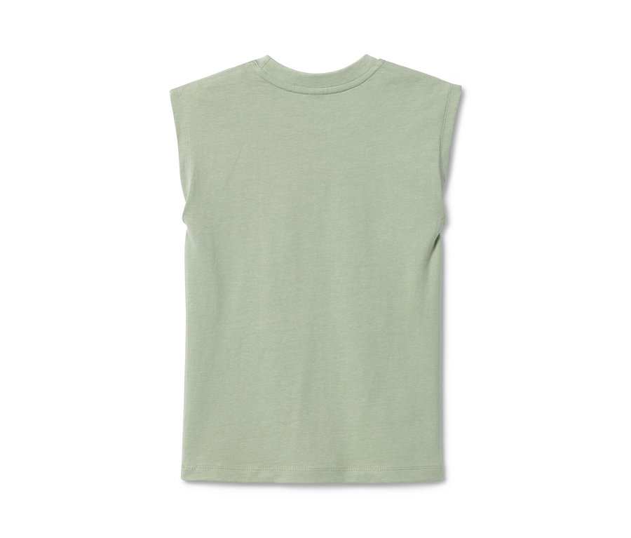 Ein grünes Muscle-Shirt.