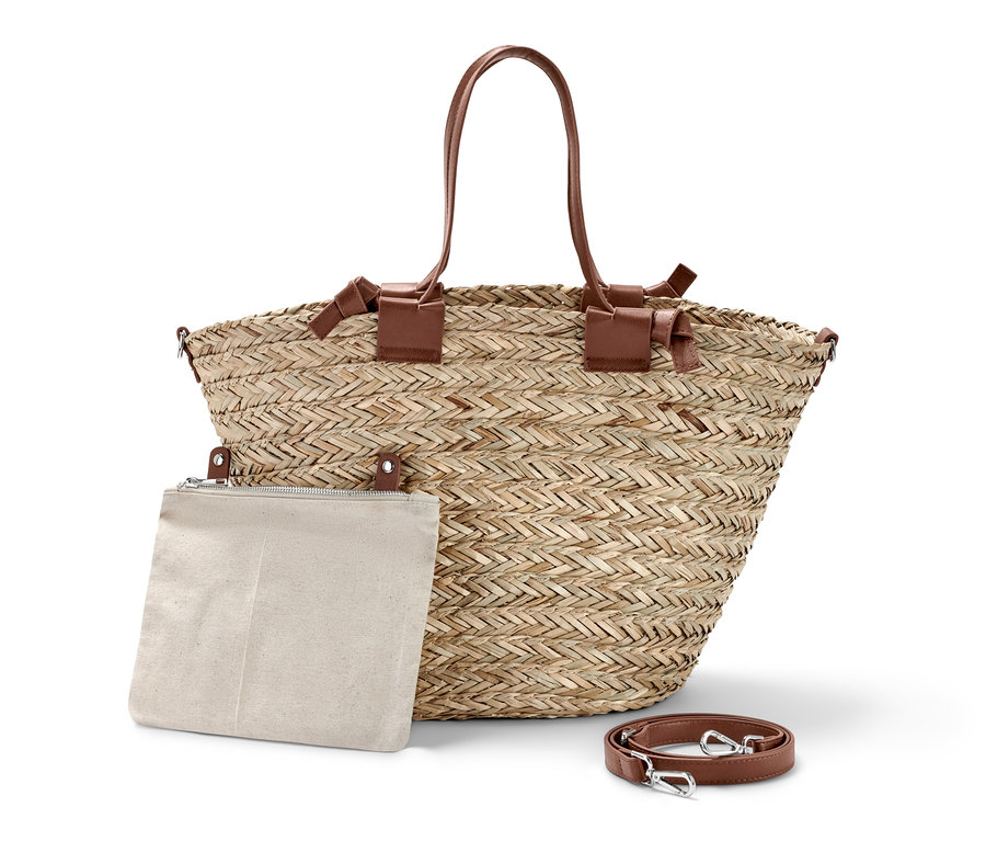 Eine Korbtasche mit braunen Ledergriffen und einer abnehmbaren beigen Tasche.