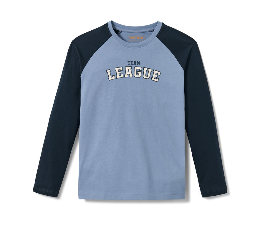 Blaues Kinder-Pyjama mit dem Aufdruck "LEAGUE" auf der Brust.