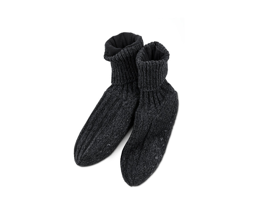 Zwei Paar graue Hausschuhsocken.