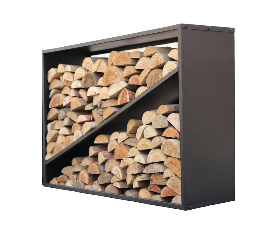 Ein ca. 114 cm großes, schwarzes Kaminholzregal ist mit Holzscheiten gefüllt.
