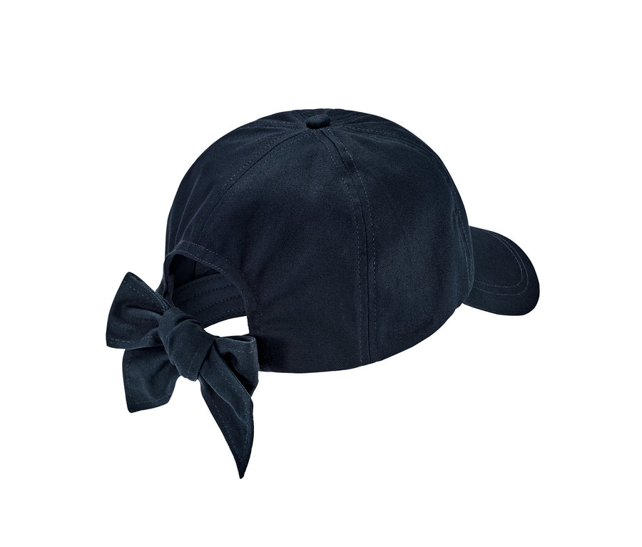 Eine dunkelblaue Kappe mit Schleife auf der Rückseite.