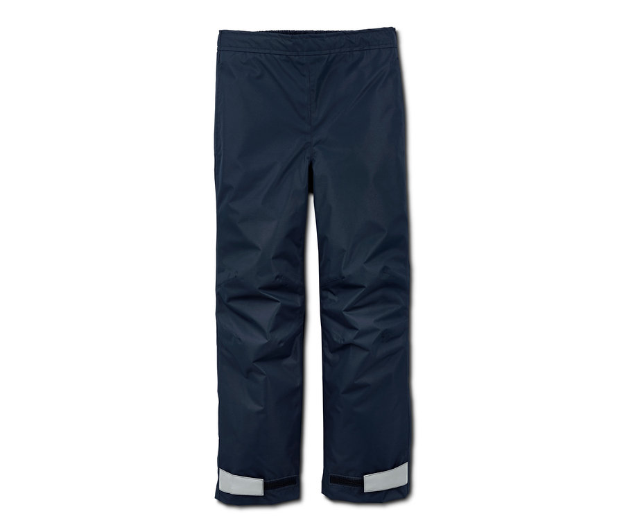Dunkelblaue Regenhose aus recyceltem Material mit Reflektoren an den Beinenden.