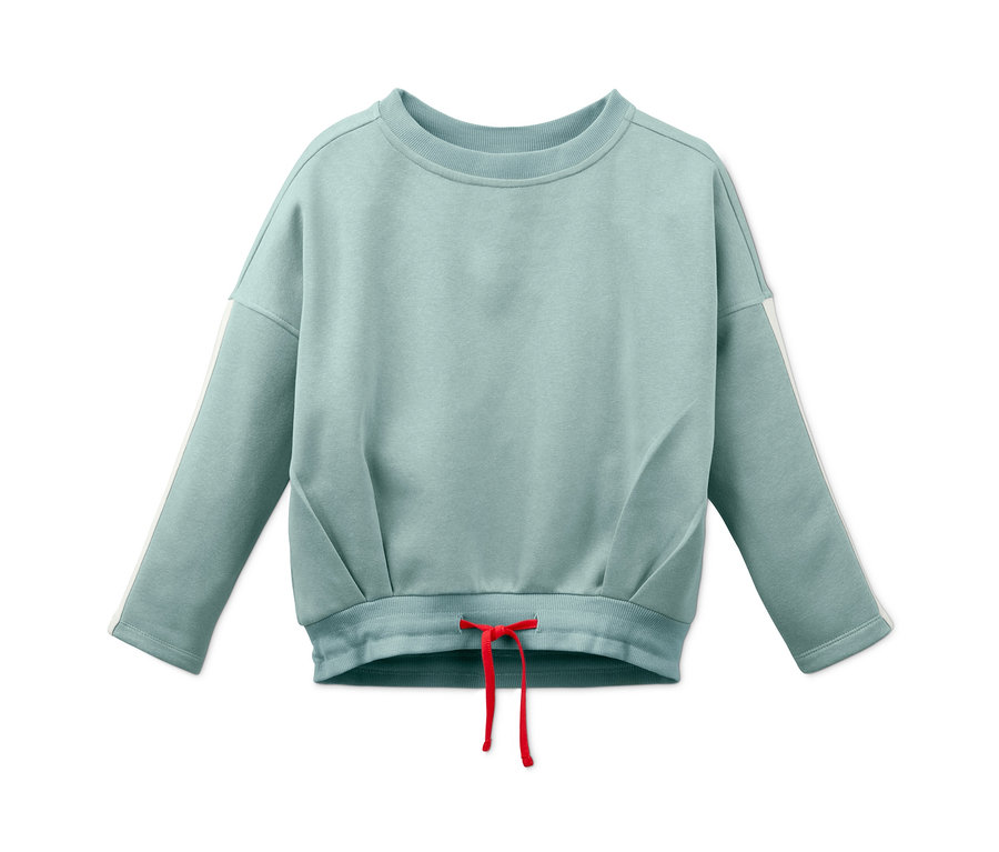 Ein hellblaues Sweatshirt mit langen Ärmeln und rotem Kordelzug.