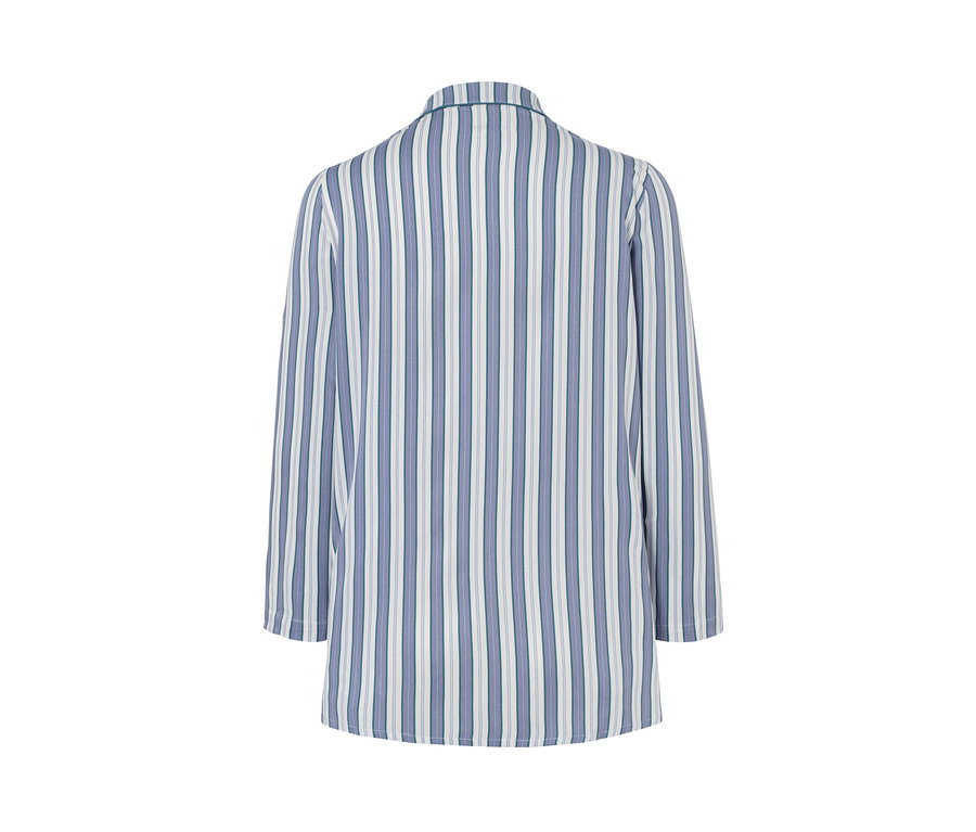Rückansicht eines blau, weiß und grün gestreiften Pyjamas.