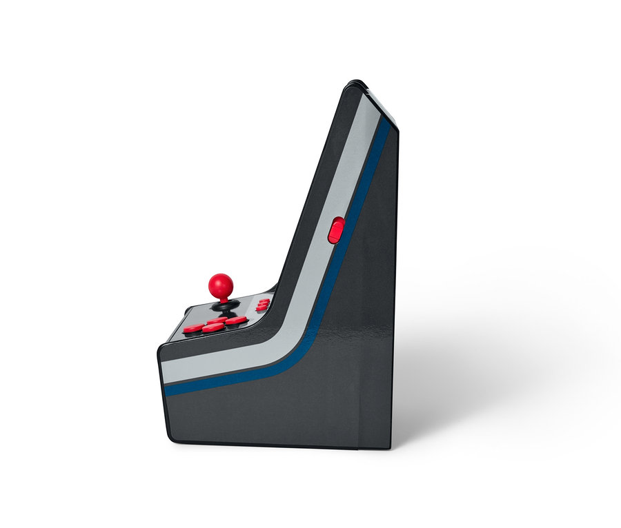 Detailansicht von der Seite eines Miniatur-Arcade-Spiels.