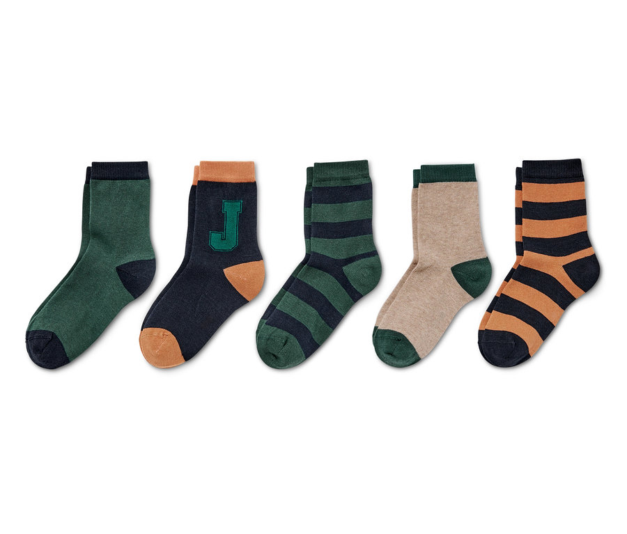Fünf Paar grüne Socken.