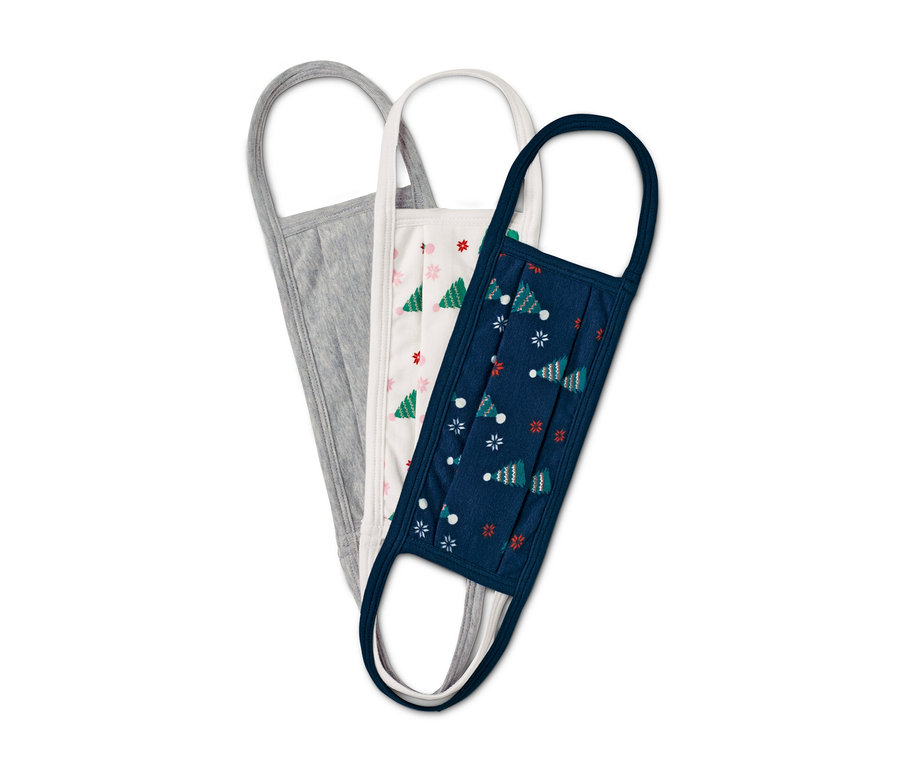 Drei Community-Masken-Sets: grau, weiß mit Weihnachtsbäumen und dunkelblau mit Weihnachtsmotiven.