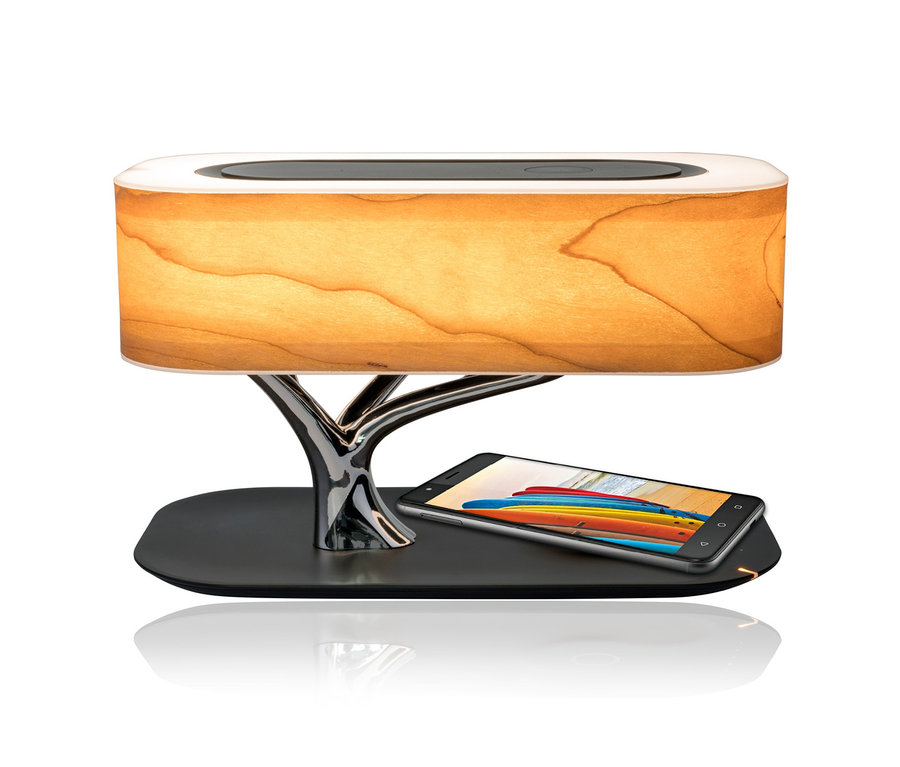 Induktive Ladestation mit BT-Lautsprecher und Lampe.