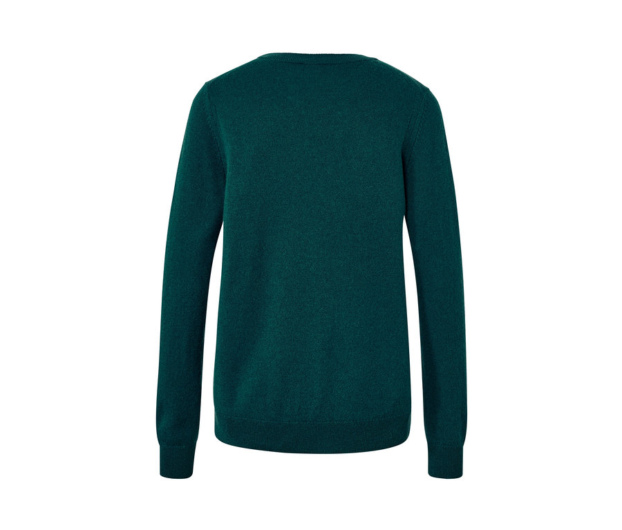 Detailansicht eines grünen Feinstrickpullovers mit Cashmere.