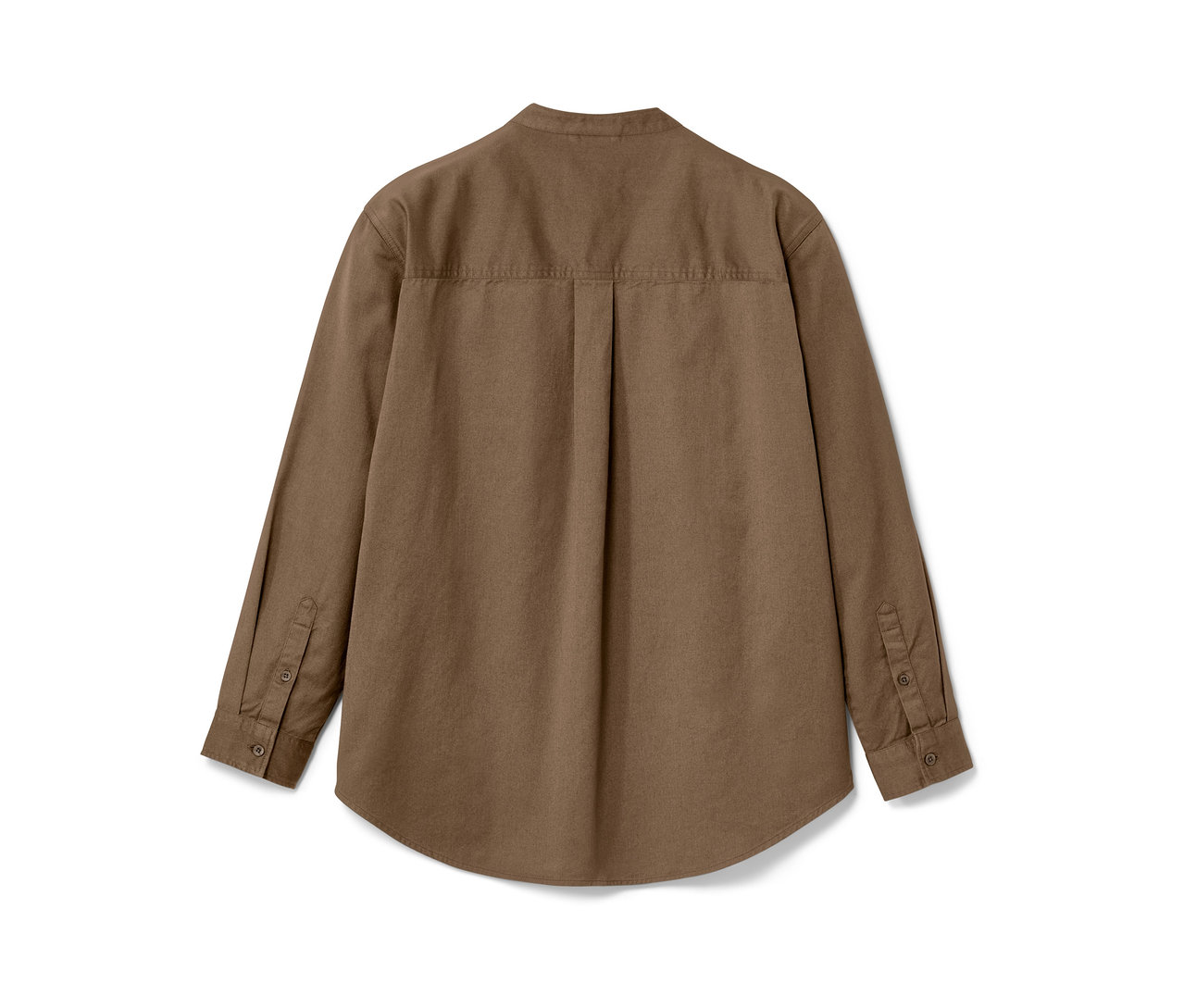 Rückansicht einer haselnussbraunen NAH/STUDIO Hemdbluse aus nachhaltiger Baumwolle.