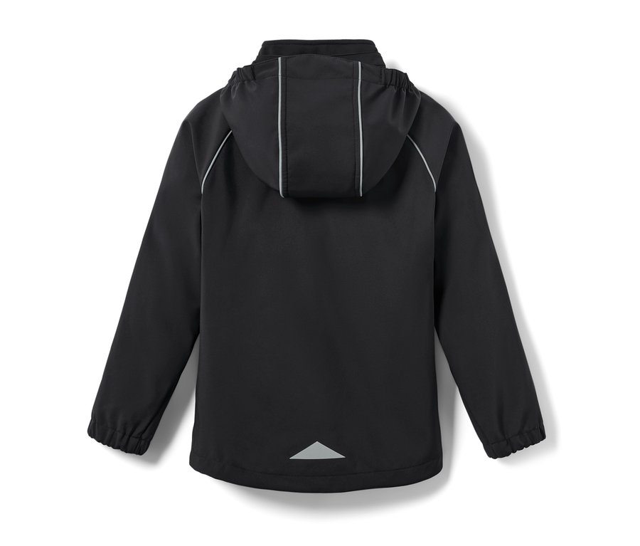 Rückansicht einer schwarzen Kinder-Softshelljacke mit Kapuze und reflektierenden Details.