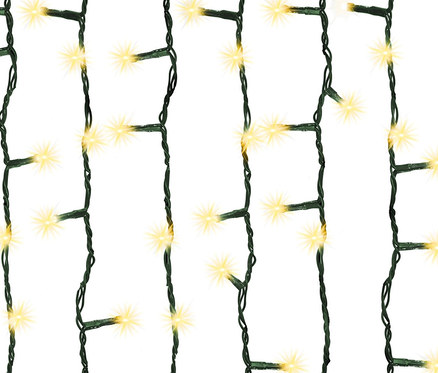 Nahaufnahme von AMARE Lichterkette 30 m mit grünen Kabeln und warmweißen Lichtern auf weißem Hintergrund.