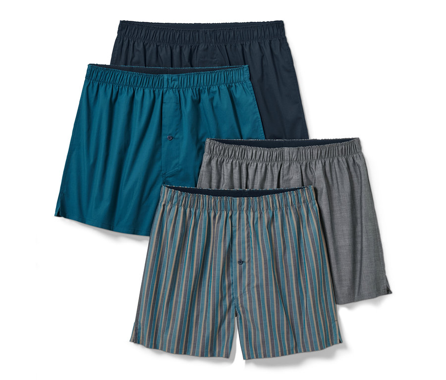 Vier Web-Boxershorts in Dunkelblau, Türkis, Grau und Blau-Grau gestreift.
