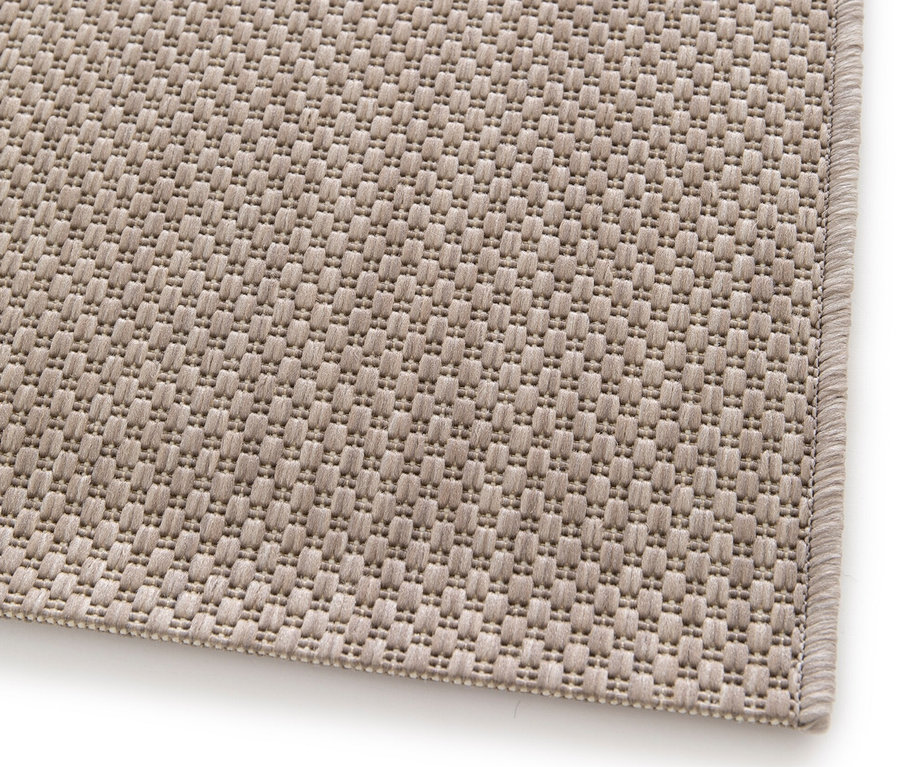 Detailansicht eines braunen Teppichs »Eldorado«.