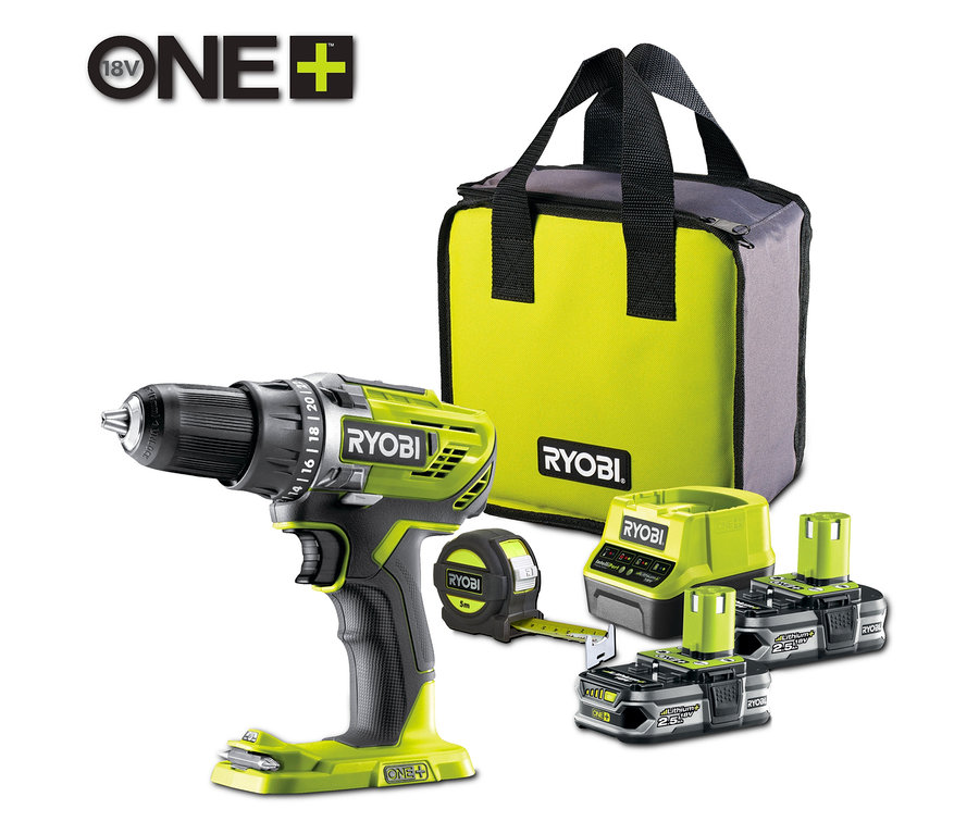 Ein gelb-graues Ryobi Werkzeugset mit Bohrmaschine, zwei Batterien, Ladegerät, Rollbandmaß und Tasche.