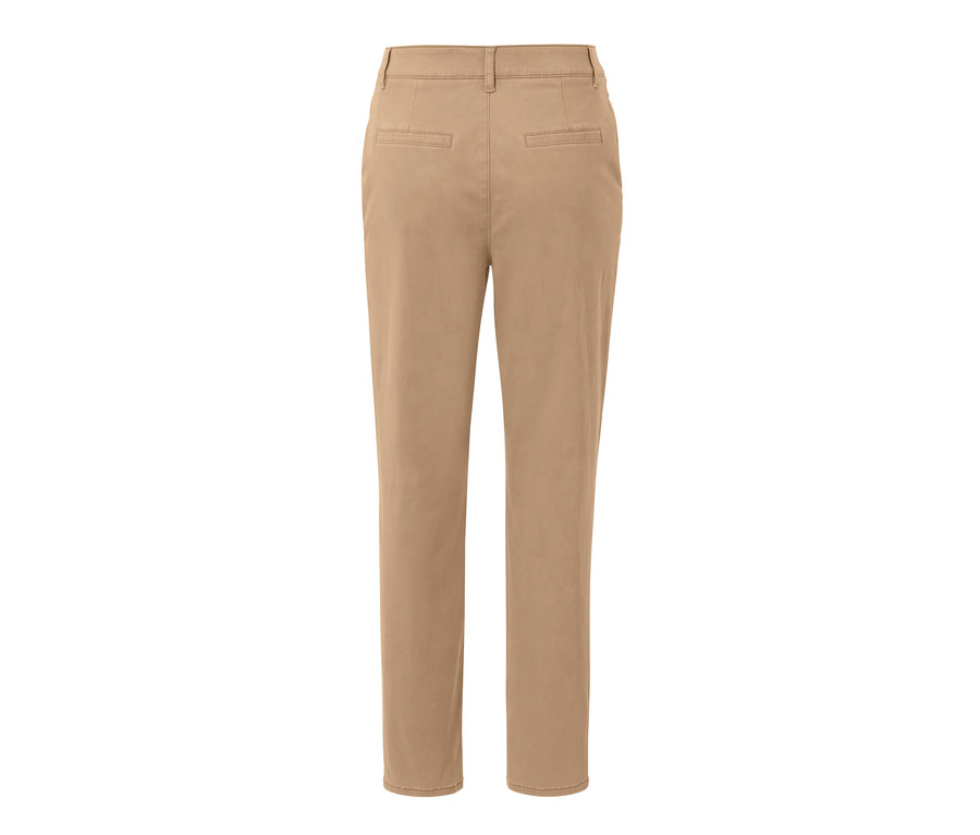 Detail einer beigen Chino.