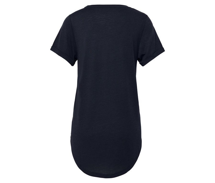 Detail der Rückseite eines dunkelblauen T-Shirts mit kurzen Ärmeln.