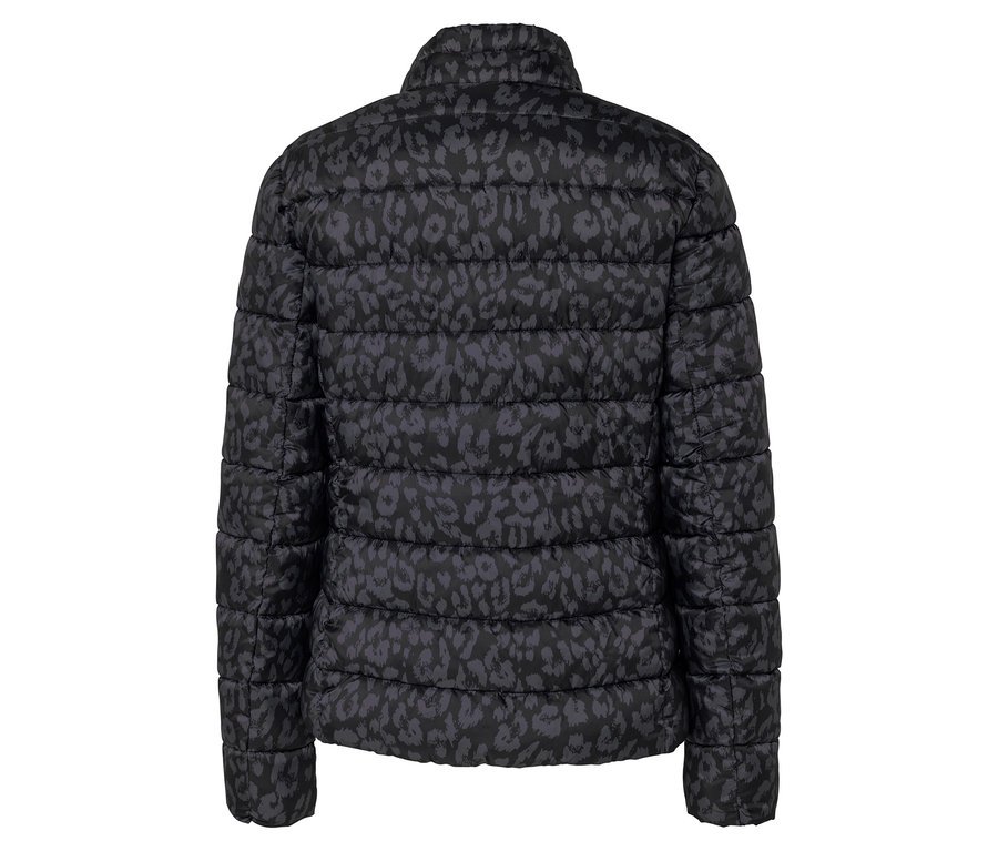 Schwarze Steppjacke mit Tiermuster von hinten.
