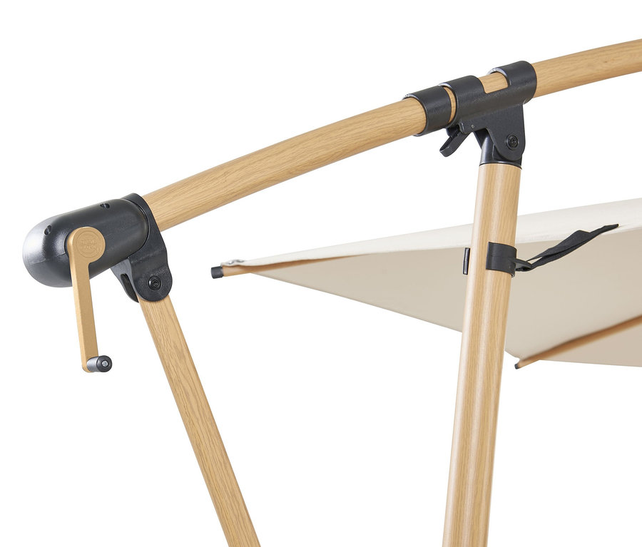 Detailaufnahme eines beigen Leco Ampelschirm* Ø 300 cm, inklusive Schirmständer und Abdeckhaube.