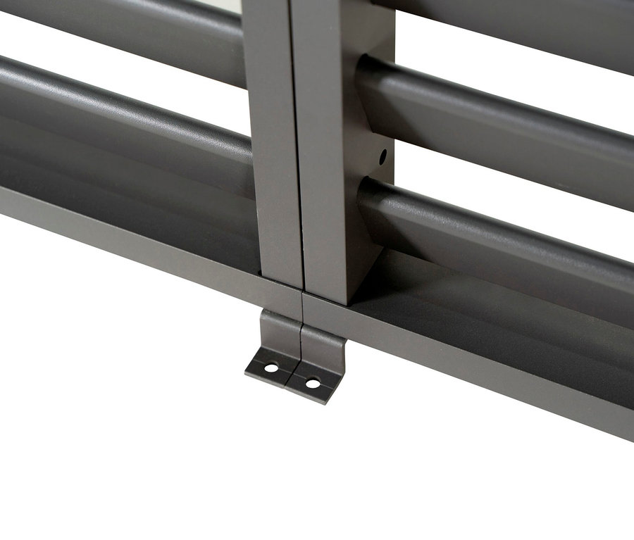 Detail einer Leco Premium Pergola, 3 x 4 m, inklusive 2 Seitenwänden, Holzdekor.
