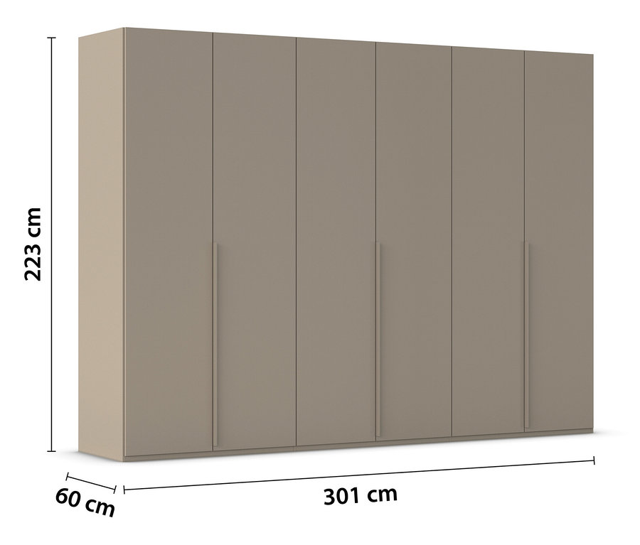 Sechs nebeneinander stehende, geschlossene, beigefarbene Schranktüren mit Griffen. Die Maße sind 223 cm hoch, 301 cm breit und 60 cm tief.